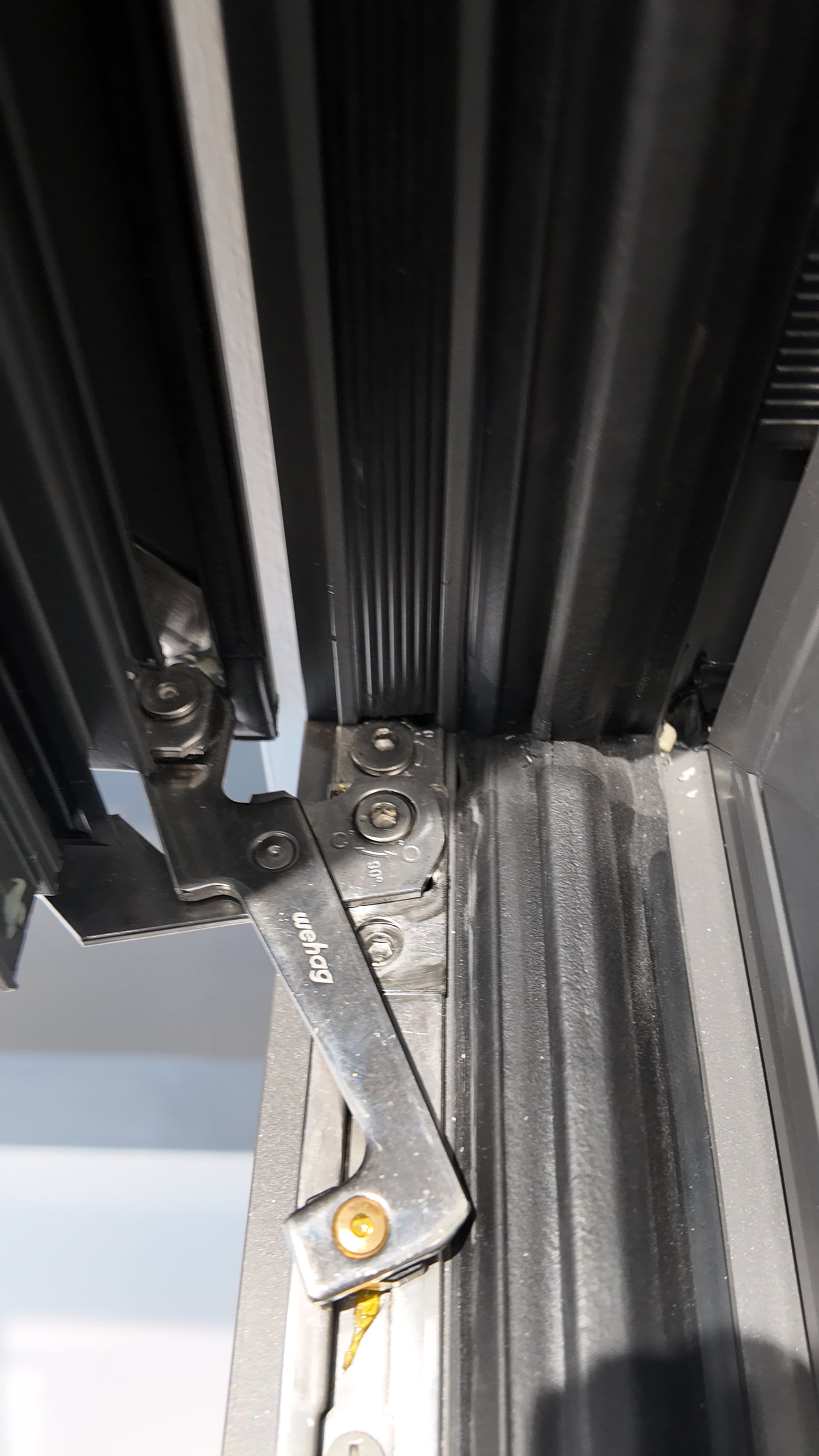 Swing-Open Aluminum Alloy Casement Windows Soundproof Features Broken Bridge Design for Sealed Balconies Stainless Steel Screen